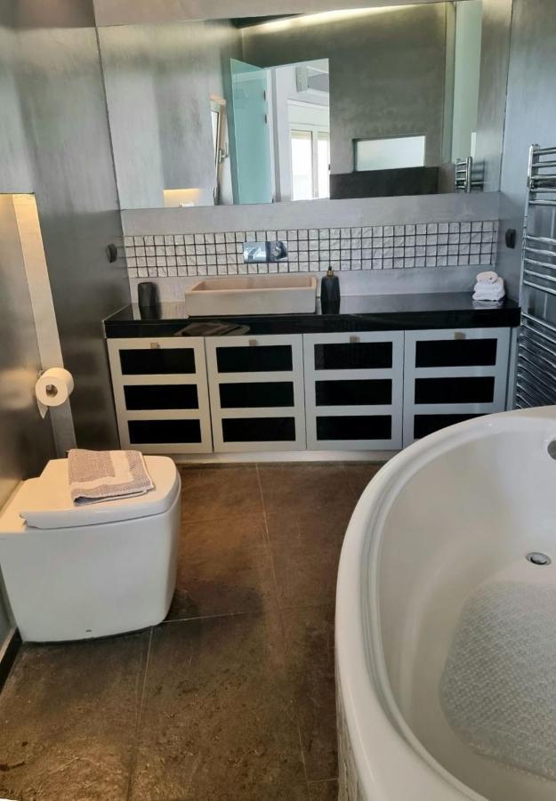 Luxury Living Athens By Yha Apartment Екстериор снимка